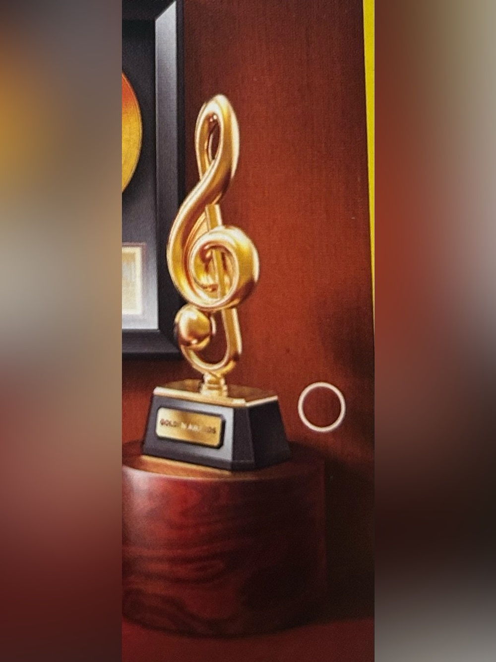 Zuru Mini Brands Vinyl - Treble Clef Golden Awards Trophy [RARE ACCESSORY]